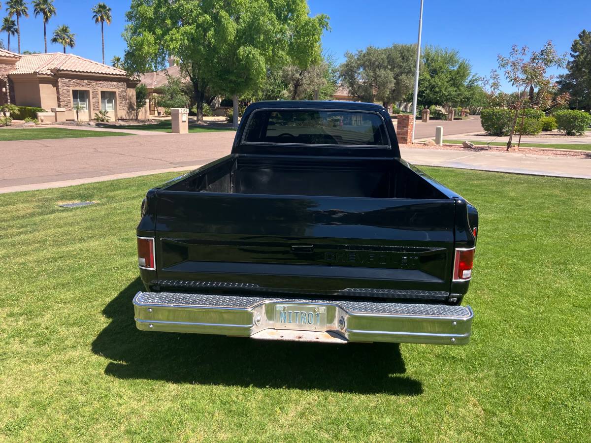 4dr-dually-1976-black-10