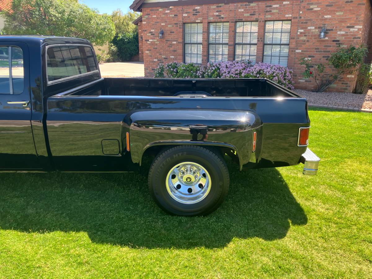 4dr-dually-1976-black-12