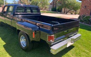 4dr-dually-1976-black-13