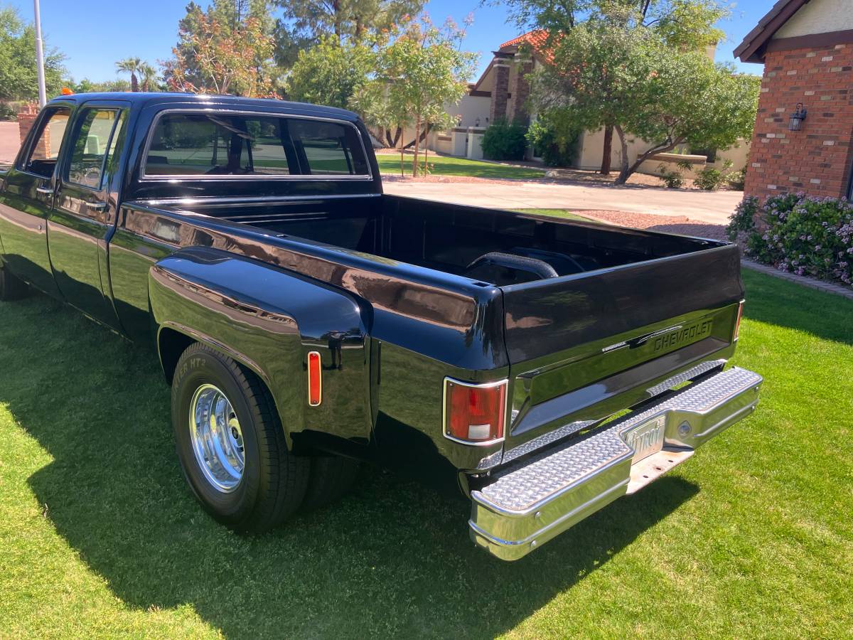 4dr-dually-1976-black-13