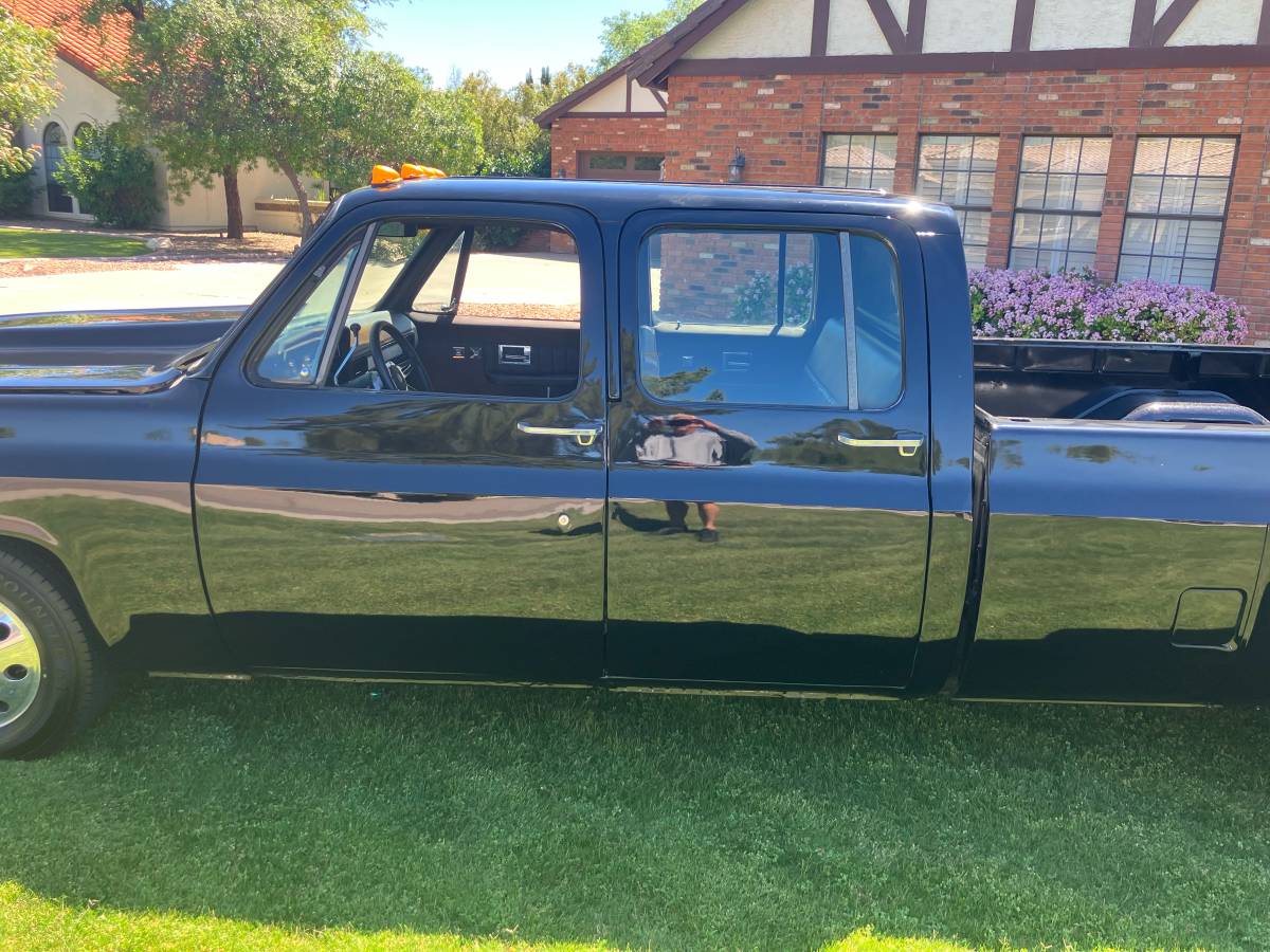 4dr-dually-1976-black-14