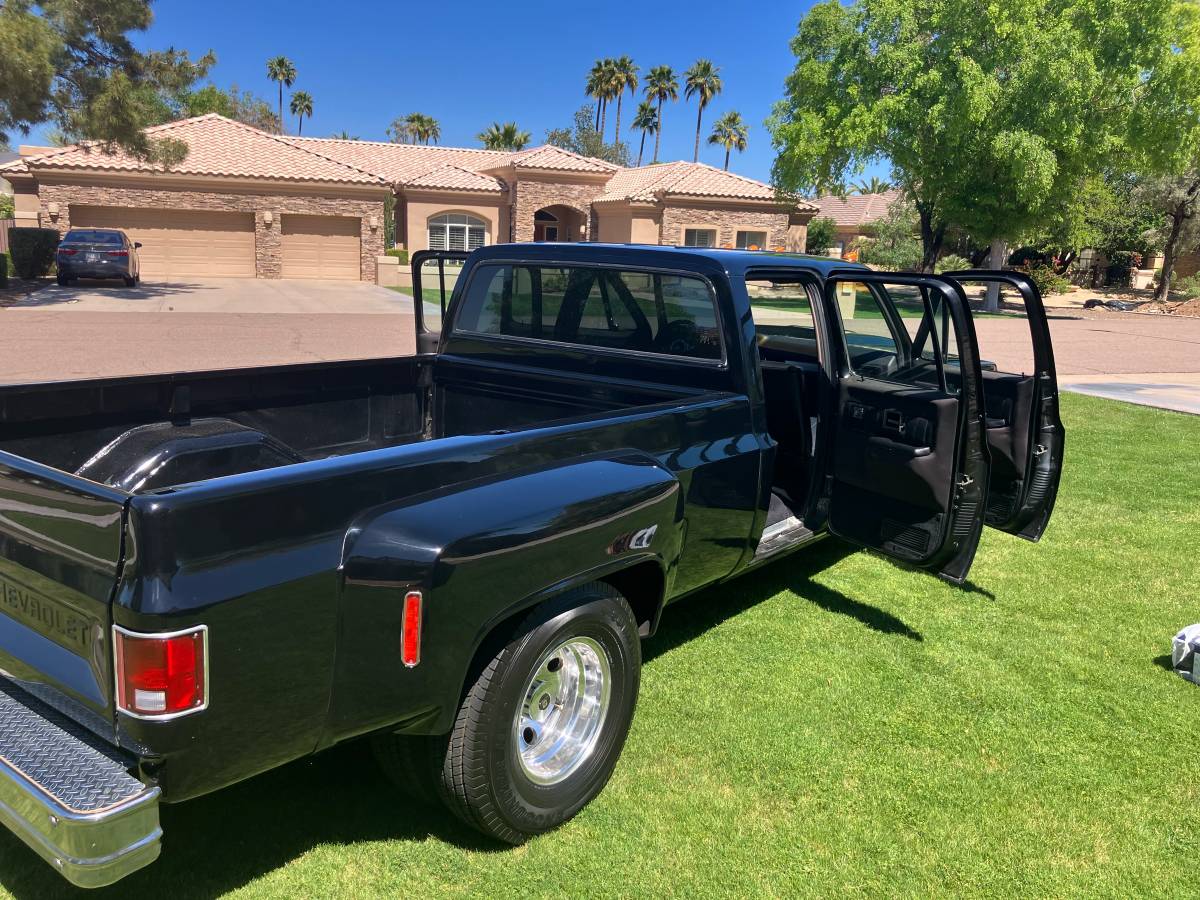 4dr-dually-1976-black-17