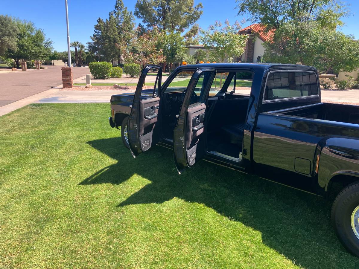 4dr-dually-1976-black-4