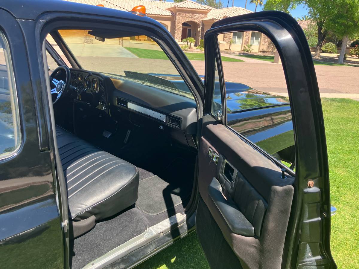 4dr-dually-1976-black-5