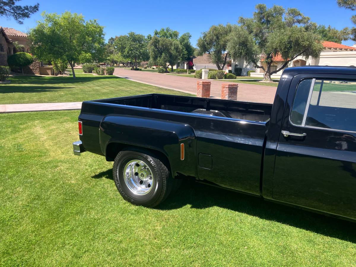 4dr-dually-1976-black-8