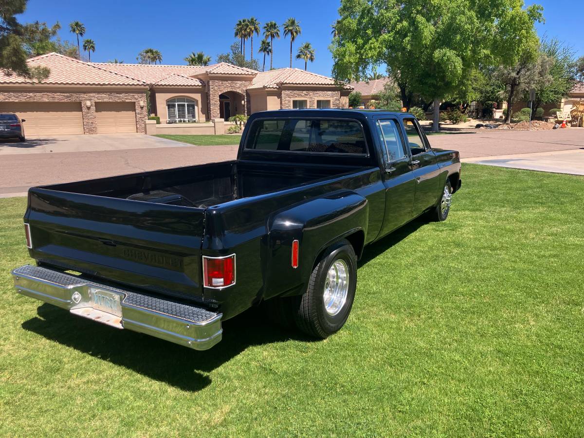 4dr-dually-1976-black-9