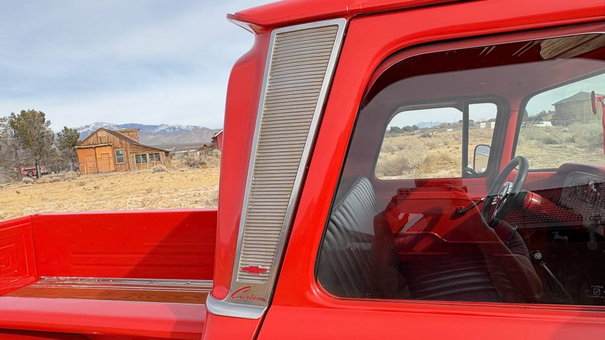 62-chevy-c10-.-classic-truck-1962-red-8