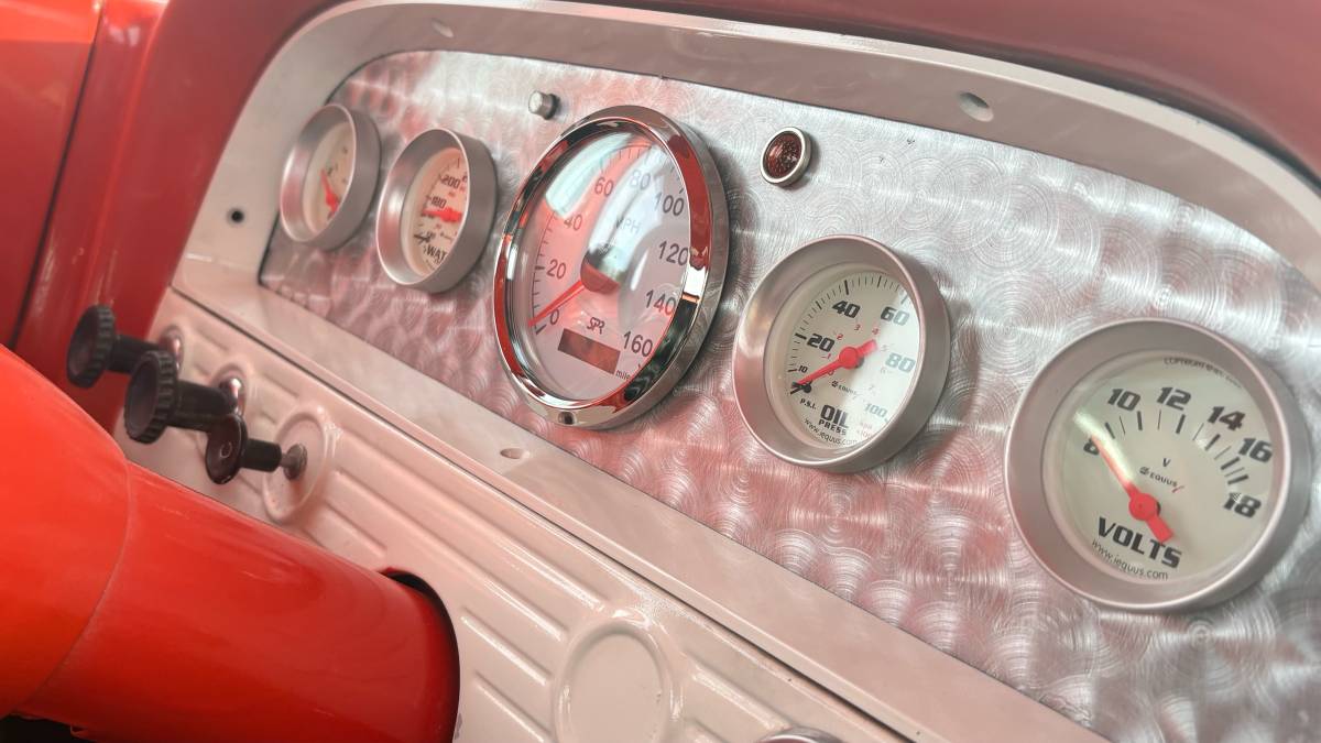 62-chevy-c10-.-classic-truck-1962-red-9