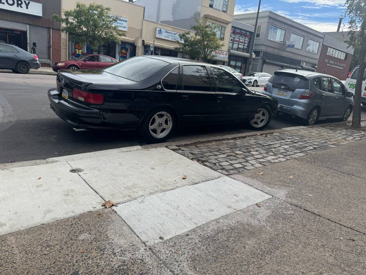 94-chevy-impala-1994-black-10