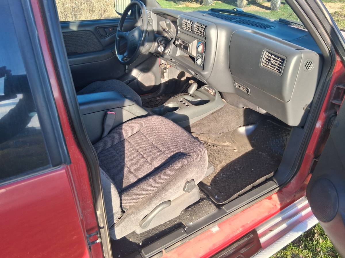 95-chevrolet-s10-4x4-extended-cab-1995-red-7