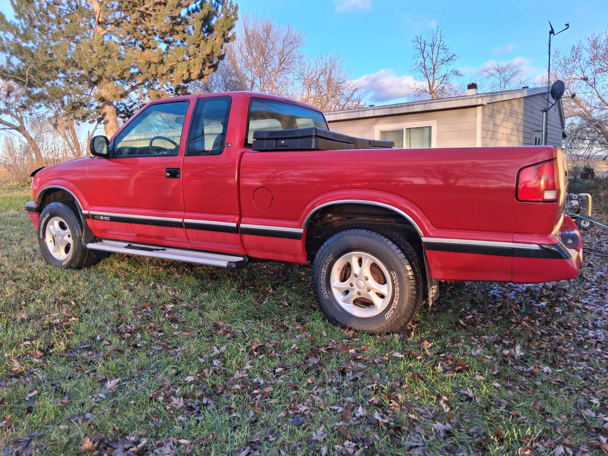 95-chevrolet-s10-4x4-extended-cab-1995-red