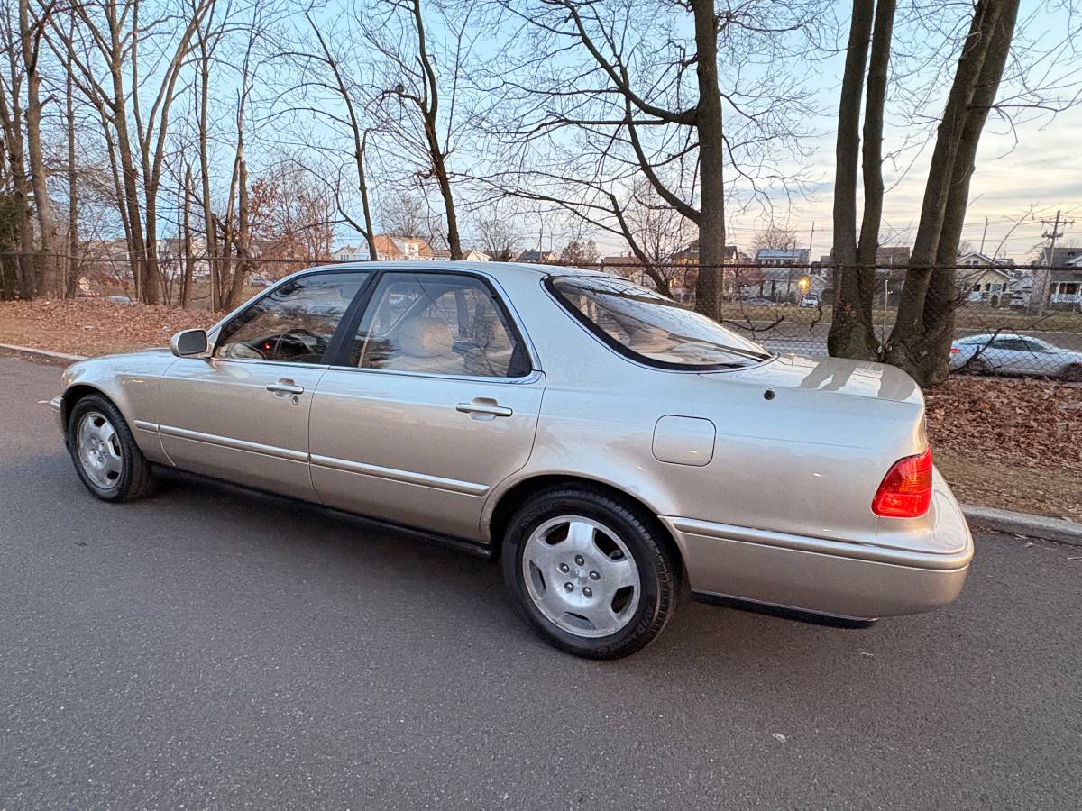 Accuracy-legend-l-1993-5