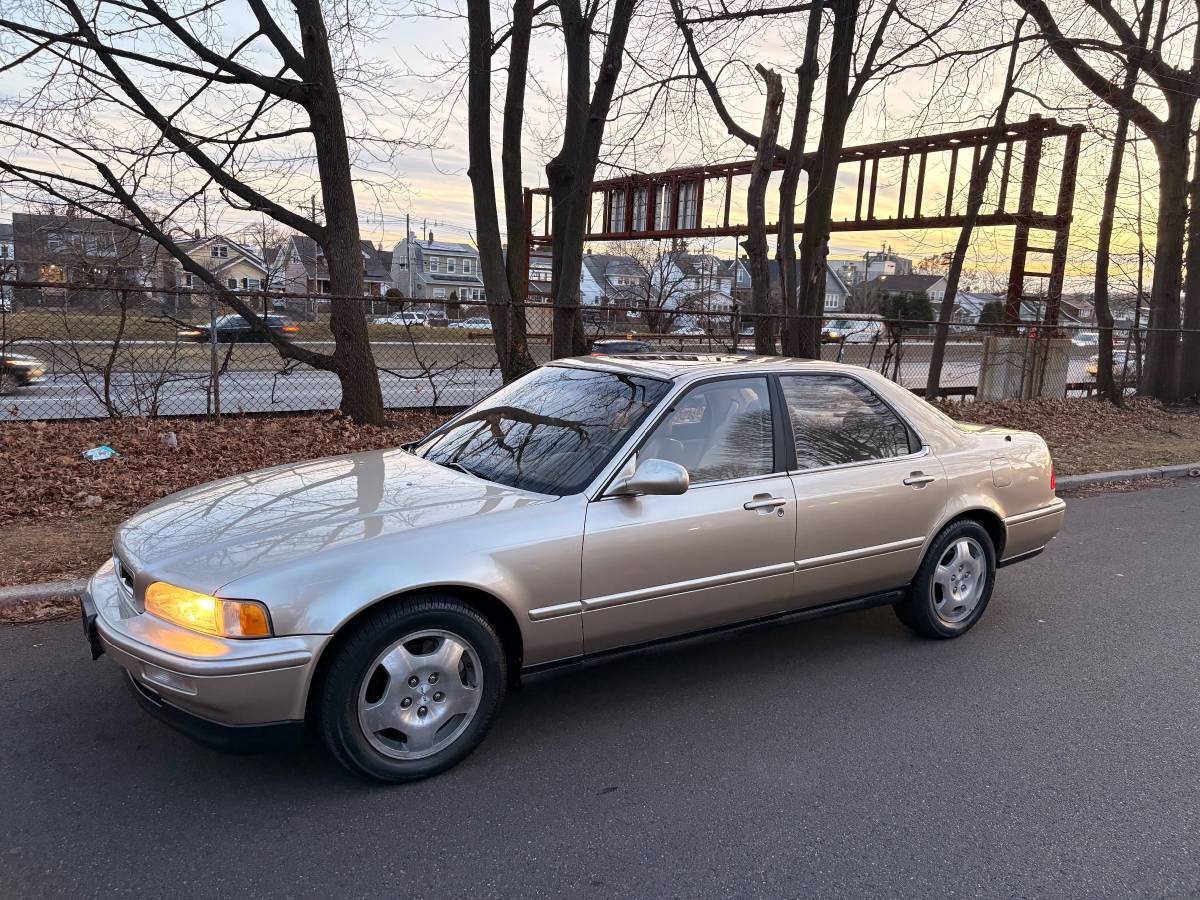 Accuracy-legend-l-1993-6