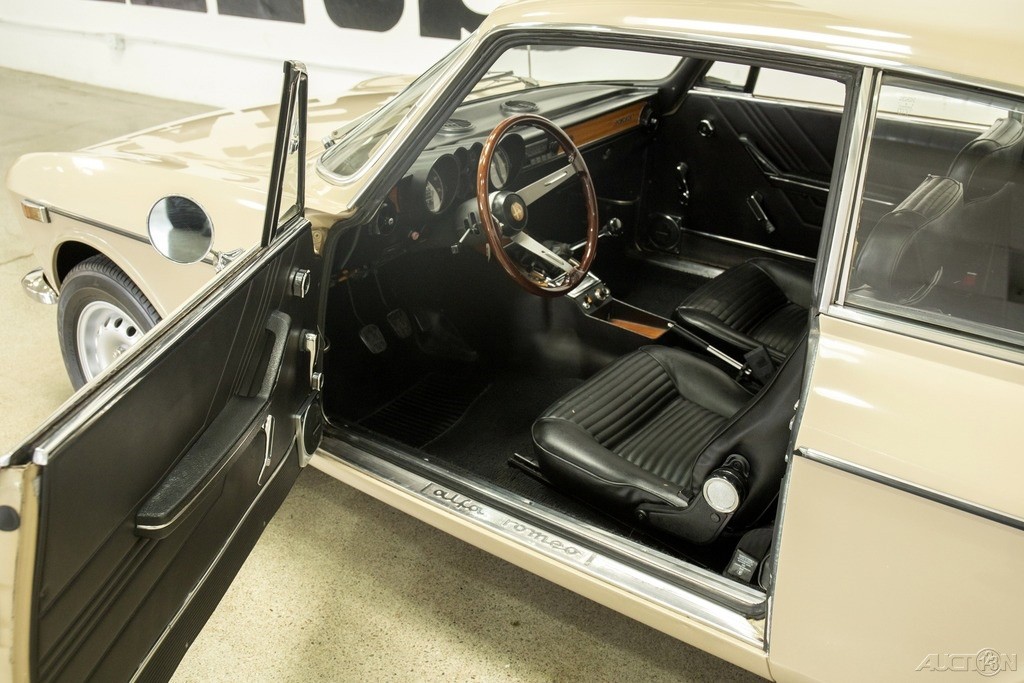 Alfa-Romeo-GTV-1973-Coupe-10