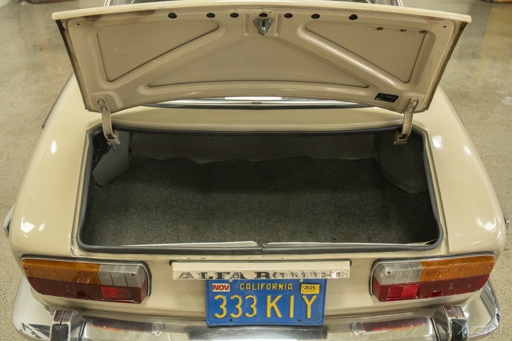 Alfa-Romeo-GTV-1973-Coupe-13