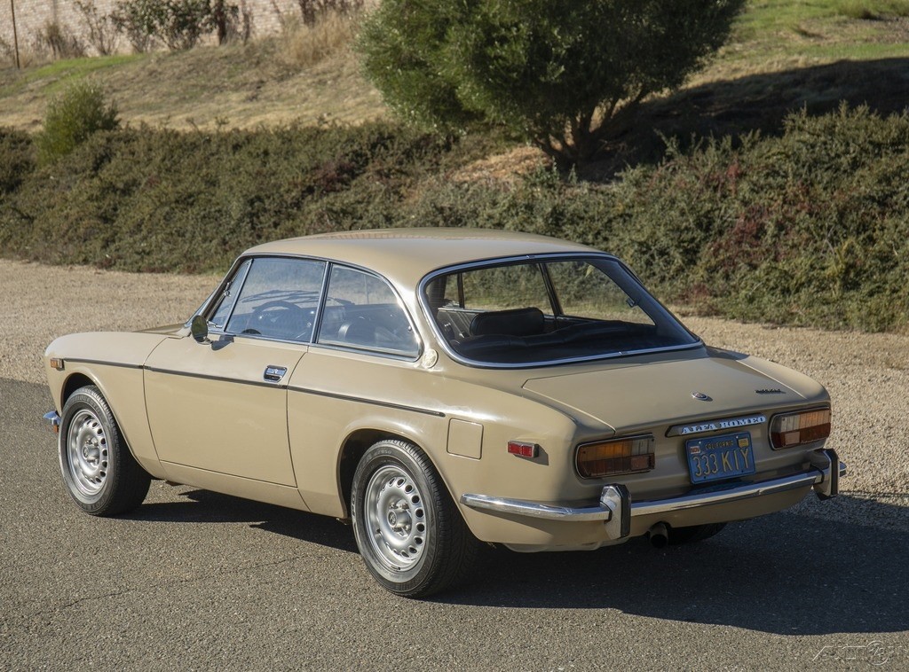 Alfa-Romeo-GTV-1973-Coupe-2