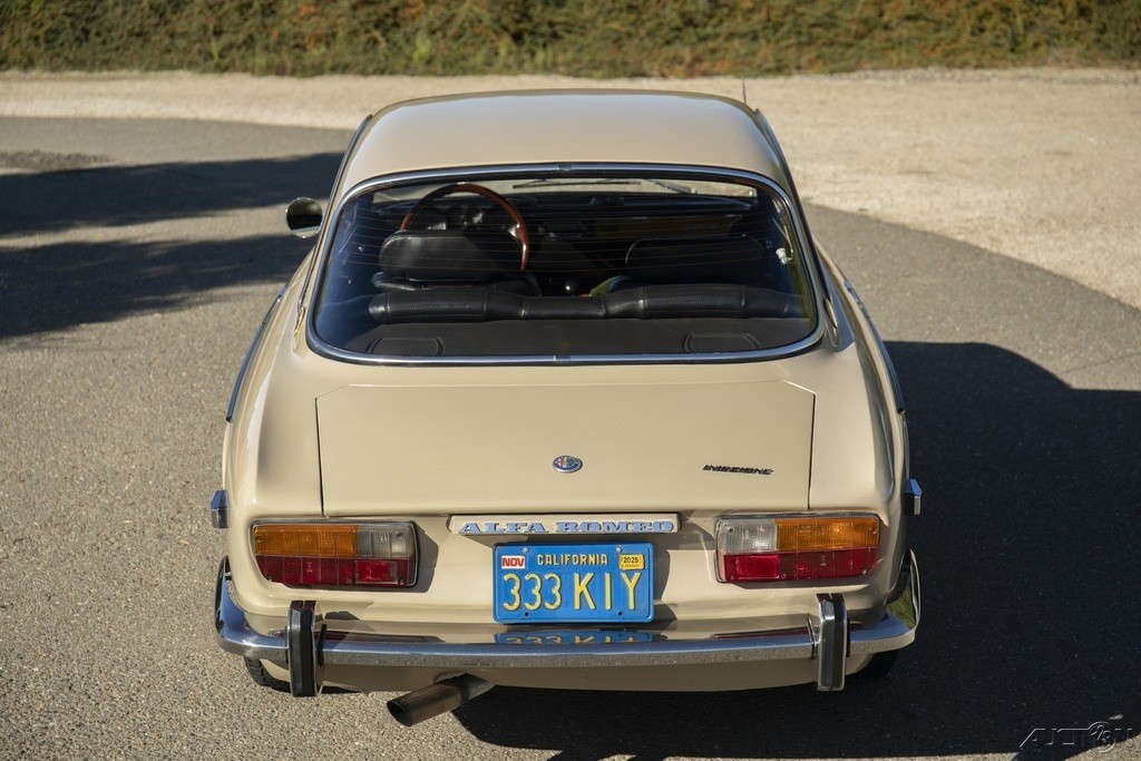 Alfa-Romeo-GTV-1973-Coupe-3