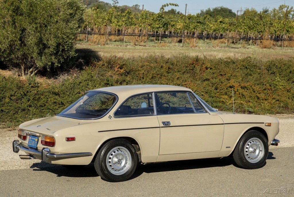 Alfa-Romeo-GTV-1973-Coupe-4