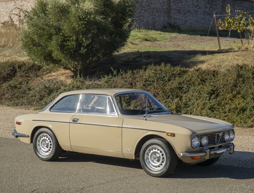 Alfa-Romeo-GTV-1973-Coupe-6