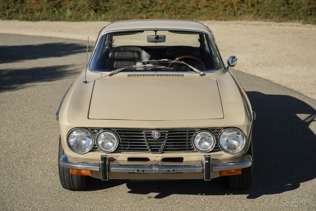 Alfa-Romeo-GTV-1973-Coupe-7