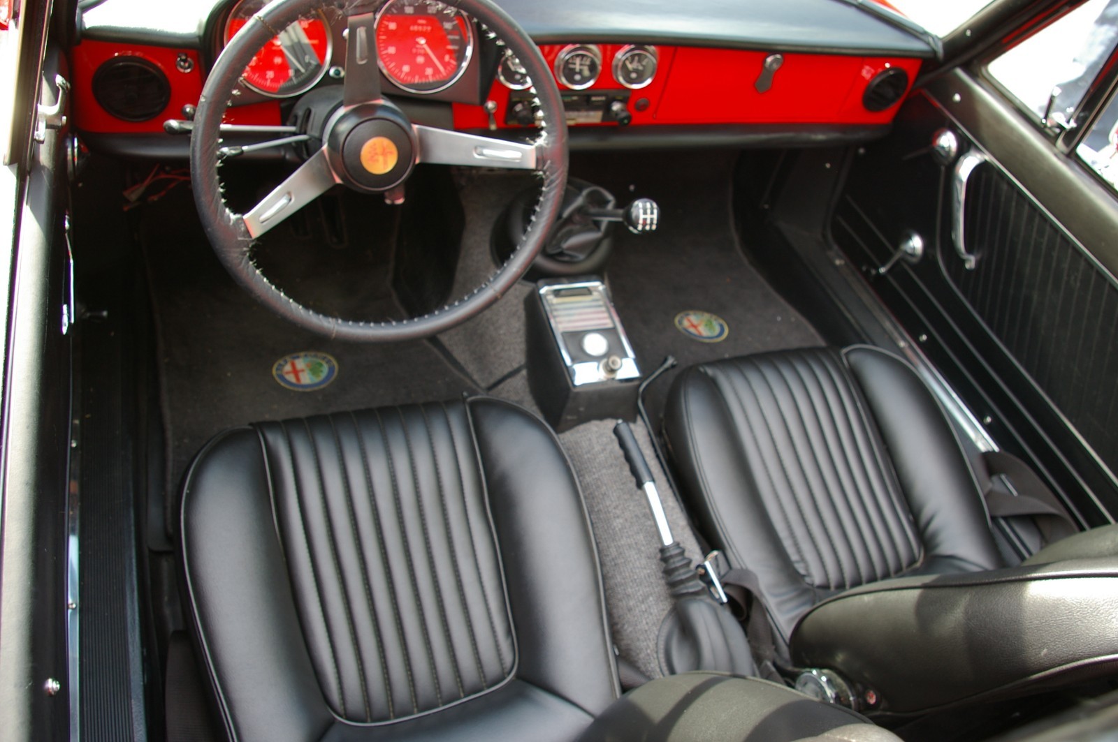 Alfa-Romeo-Spider-1969-Convertible-18