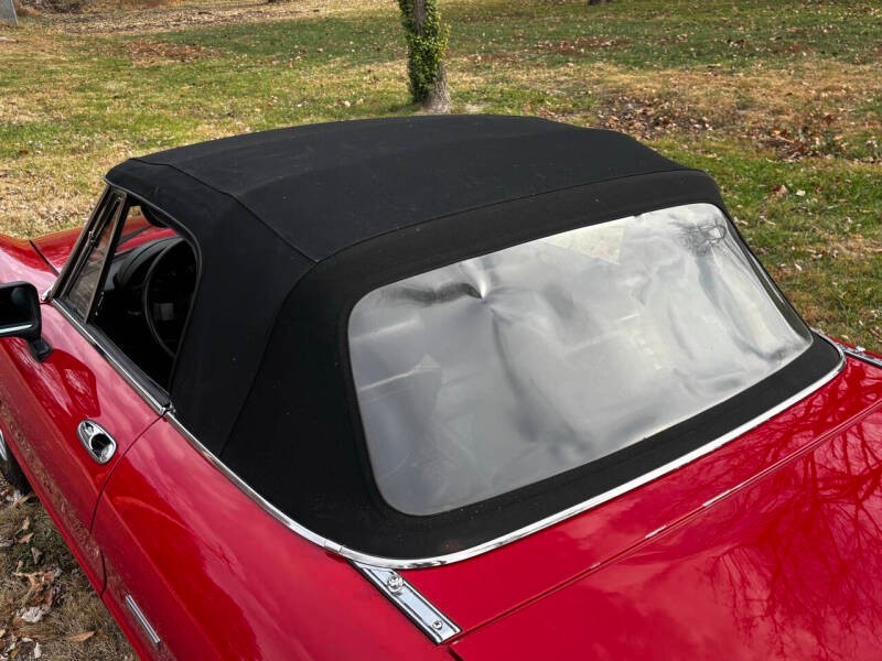 Alfa-Romeo-Spider-1988-Convertible-12