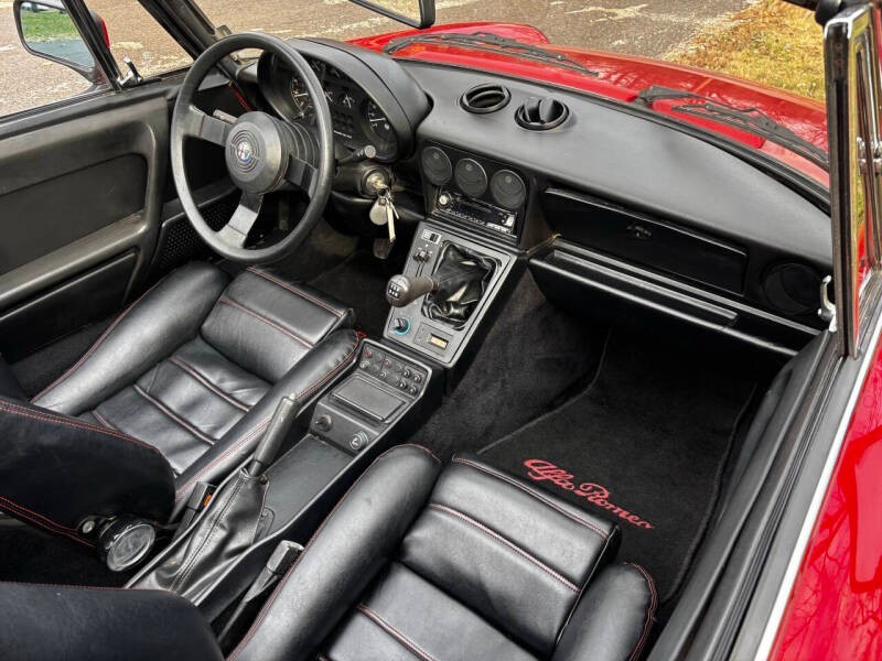 Alfa-Romeo-Spider-1988-Convertible-23