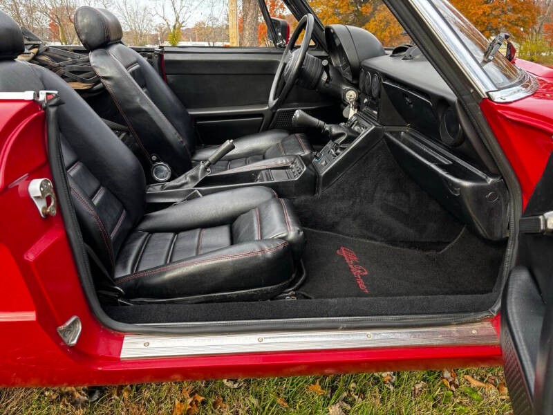 Alfa-Romeo-Spider-1988-Convertible-25