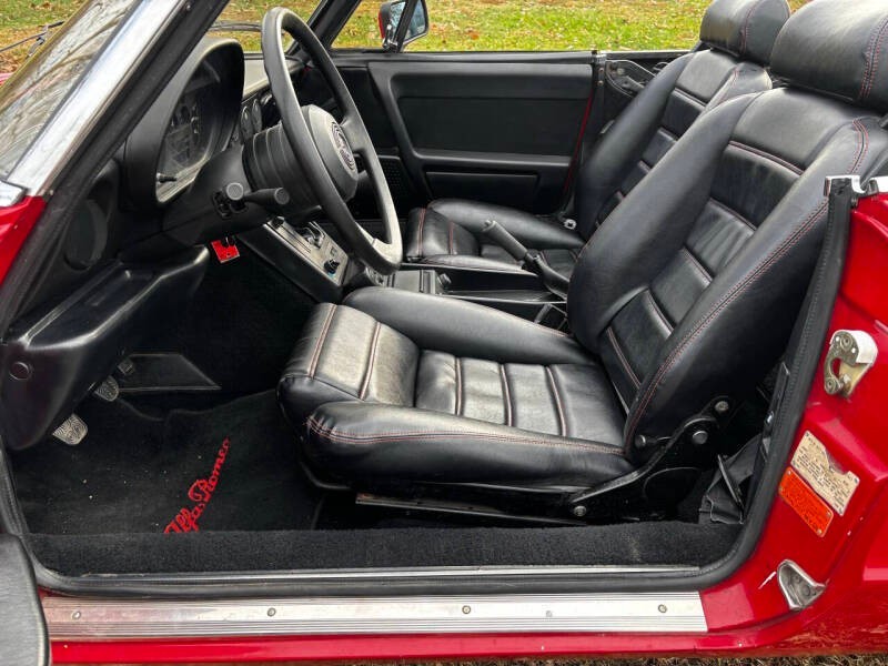 Alfa-Romeo-Spider-1988-Convertible-28