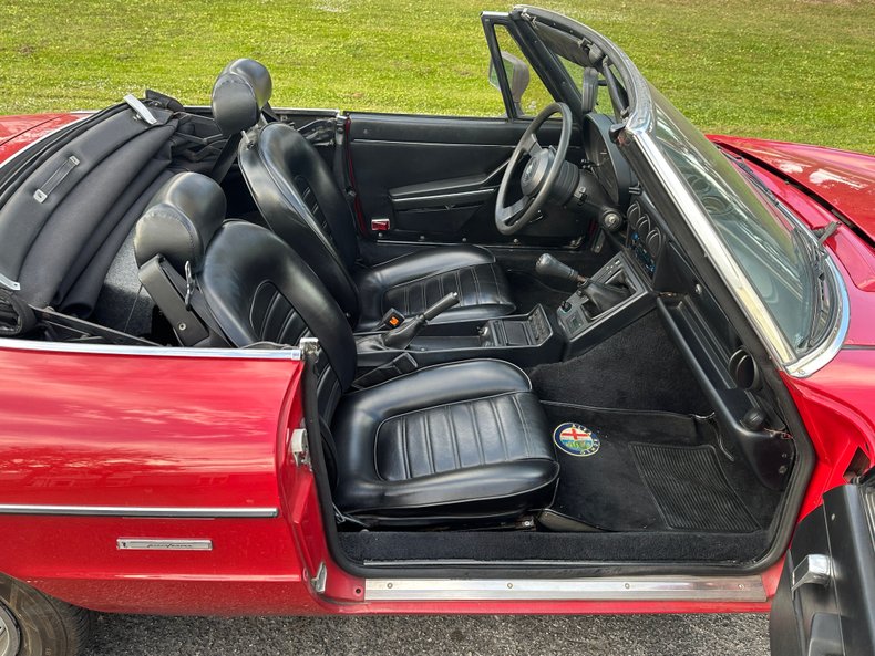 Alfa-romeo-Spider-1986-Red-Black-14