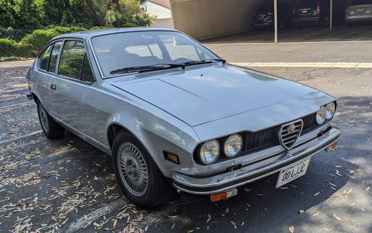 Alfa-romeo-alfetta-gt-1976-silver-1