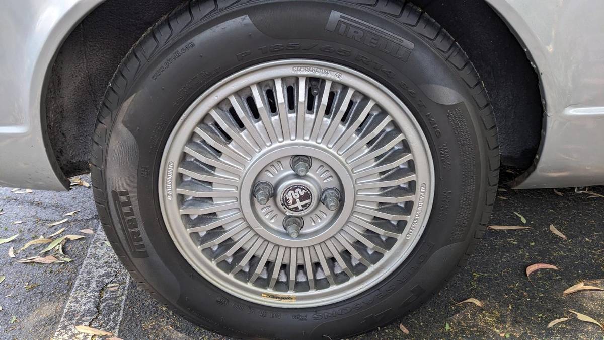 Alfa-romeo-alfetta-gt-1976-silver-10