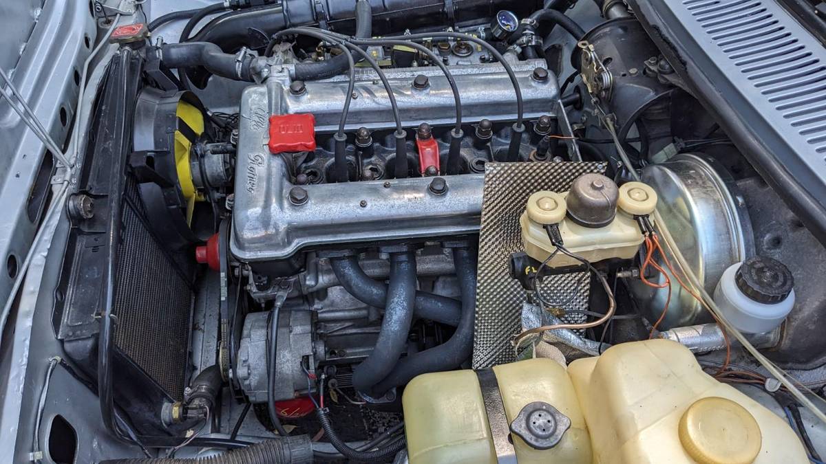 Alfa-romeo-alfetta-gt-1976-silver-13