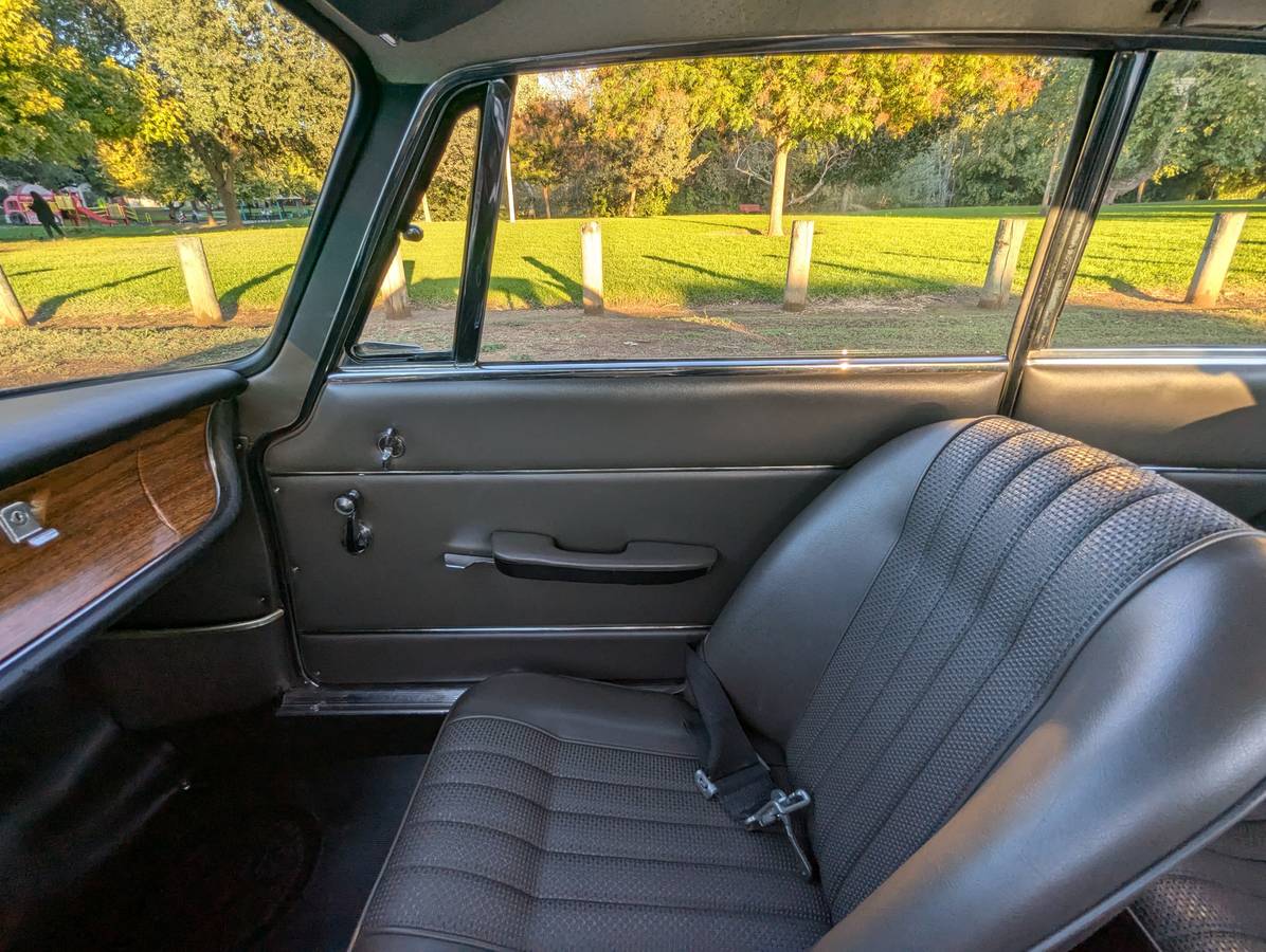 Alfa-romeo-giulia-1966-red-34