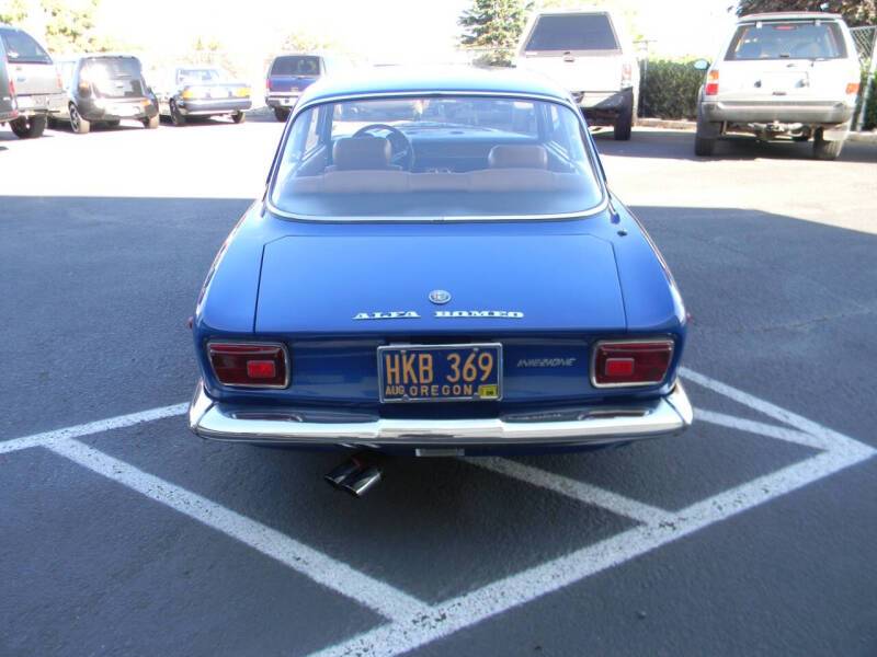 Alfa-romeo-gt-veloce-1750-1969-blue-23