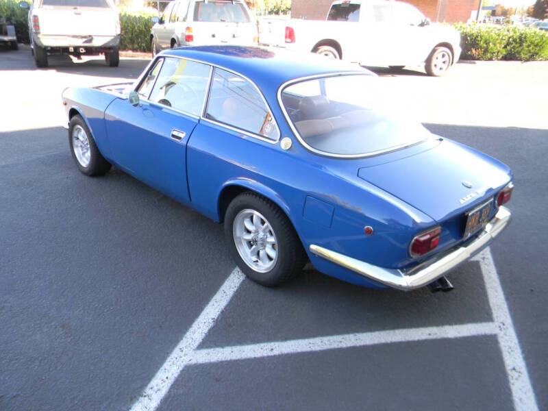 Alfa-romeo-gt-veloce-1750-1969-blue-7