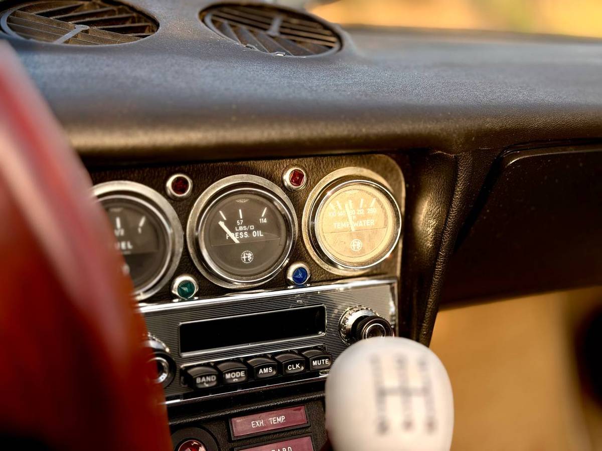 Alfa-romeo-spider-1979-red-16