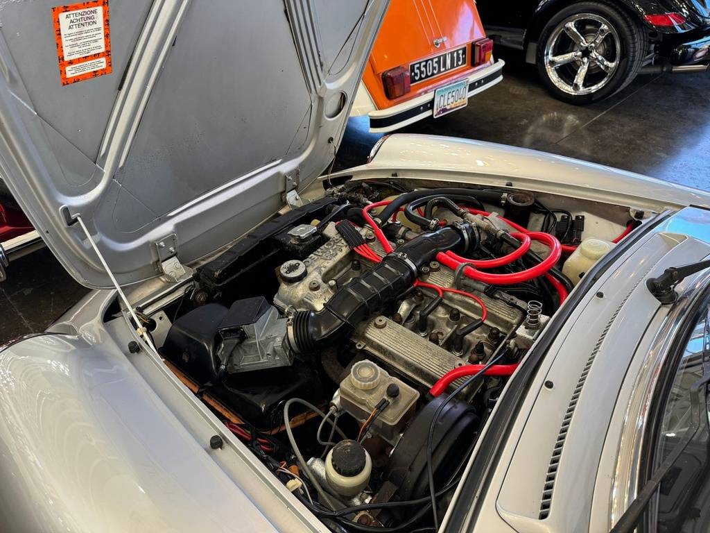 Alfa-romeo-spider-1987-silver-104