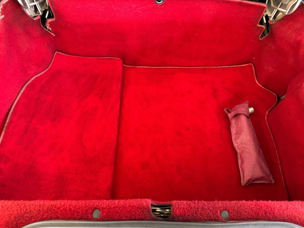 Alfa-romeo-spider-1987-silver-27