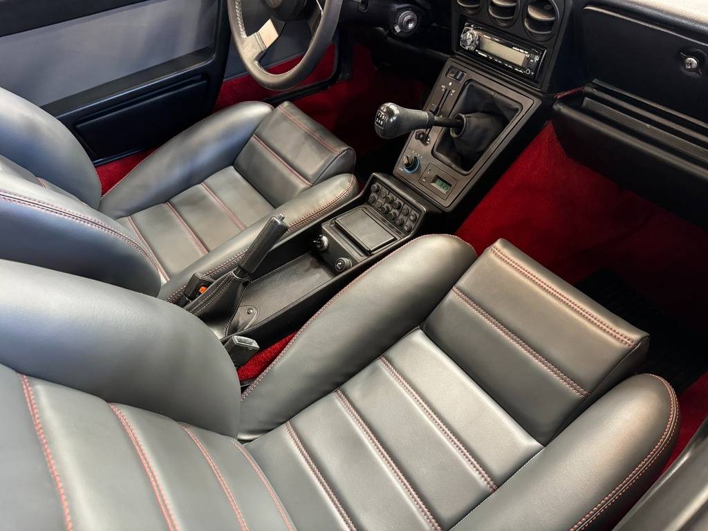 Alfa-romeo-spider-1987-silver-32