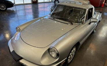 Alfa-romeo-spider-1987-silver-75