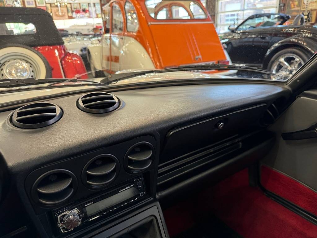 Alfa-romeo-spider-1987-silver-78