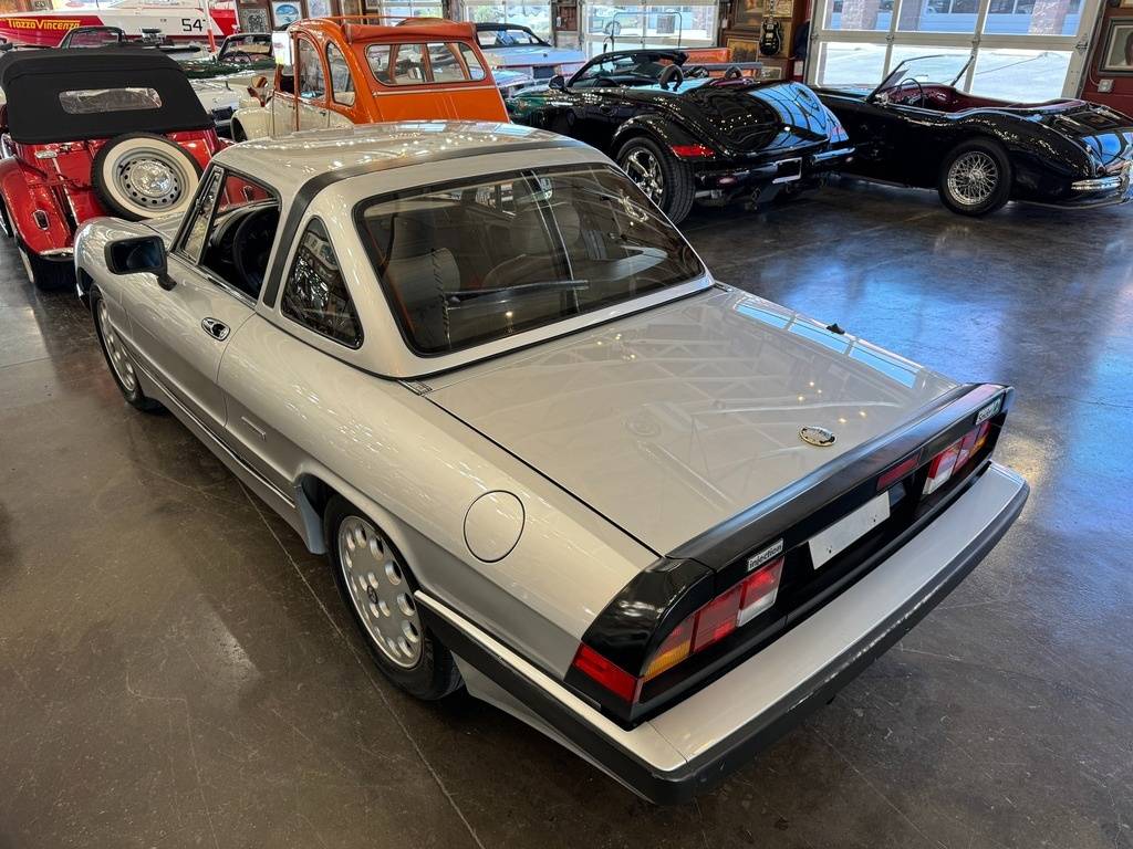 Alfa-romeo-spider-1987-silver-93