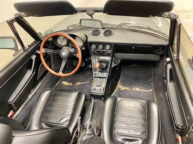 Alfa-romeo-spider-veloce-1985-silver-6