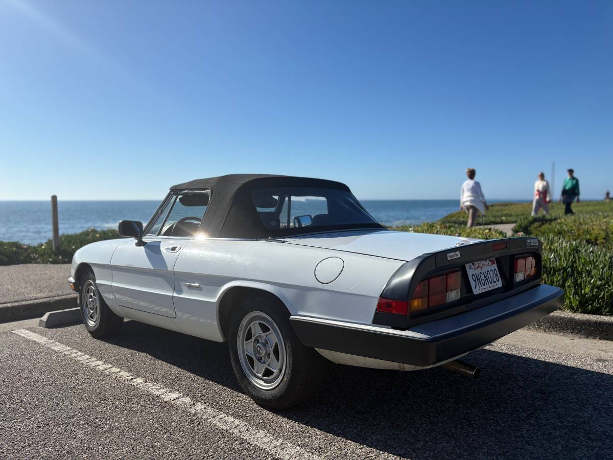 Alfa-romeo-spider-veloce-1989-white-3