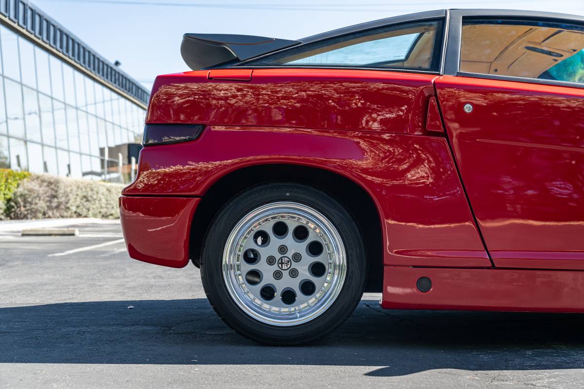 Alfa-romeo-sz-sprint-zagato-1991-11