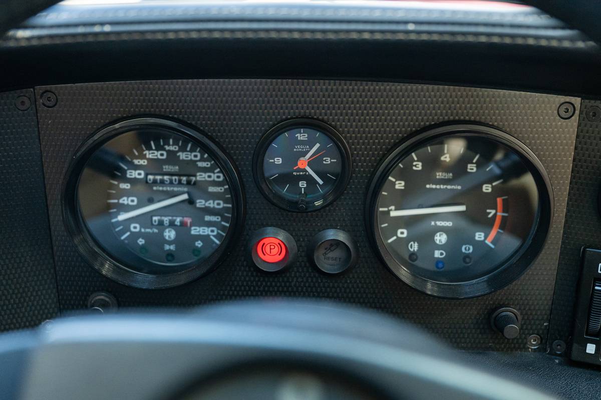 Alfa-romeo-sz-sprint-zagato-1991-17