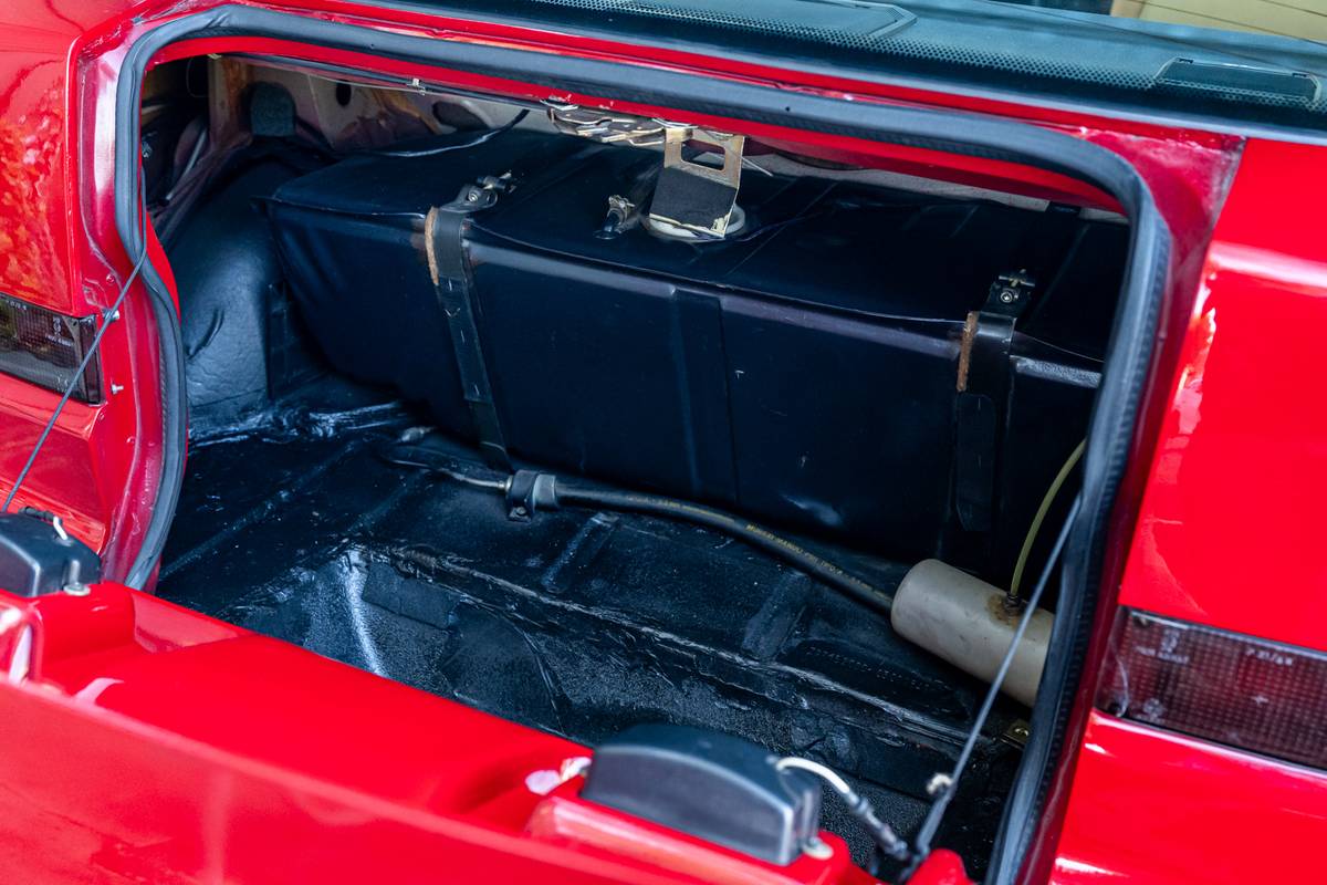 Alfa-romeo-sz-sprint-zagato-1991-44