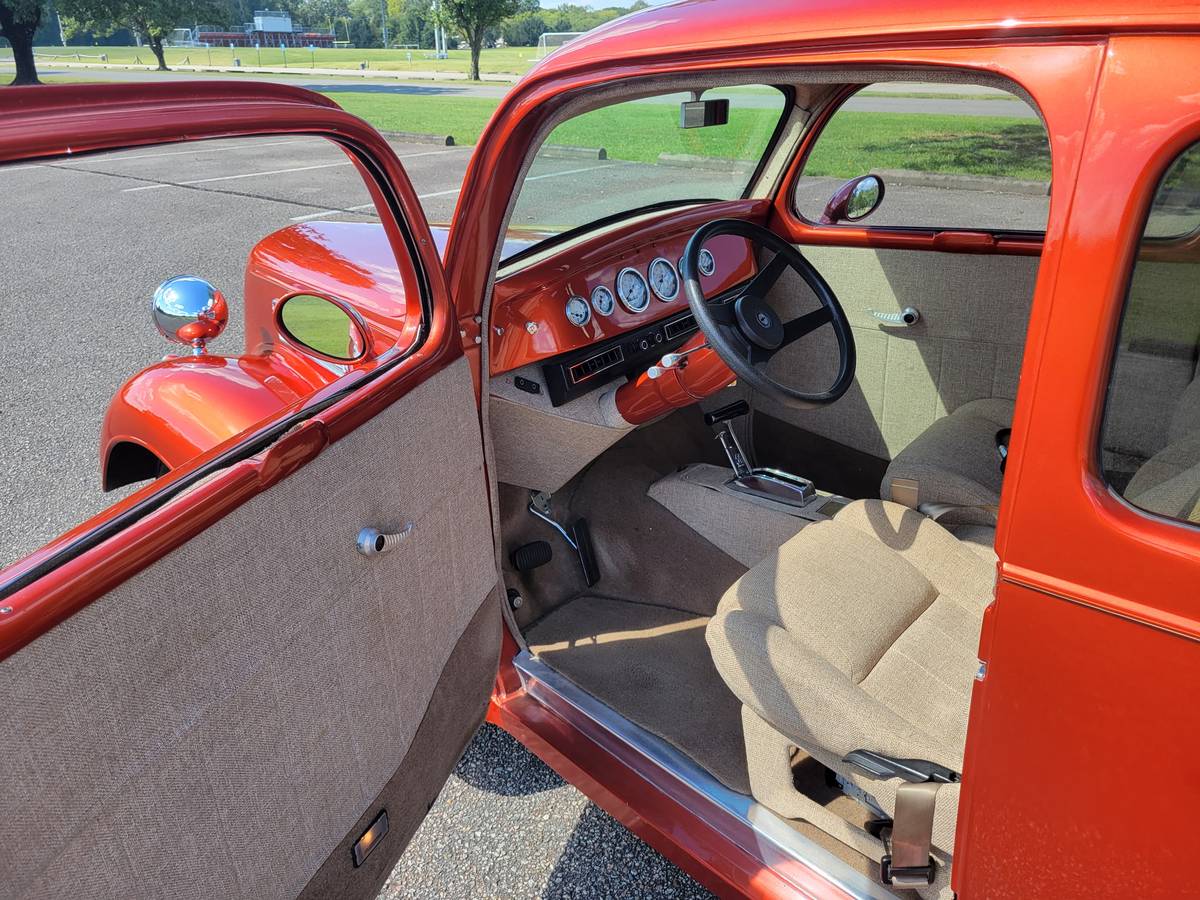 Anglia-1948-orange-3