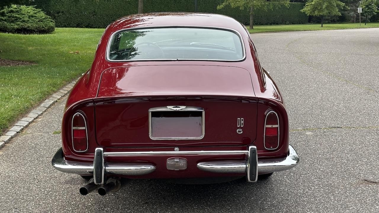 Aston-Martin-DB6-1967-16